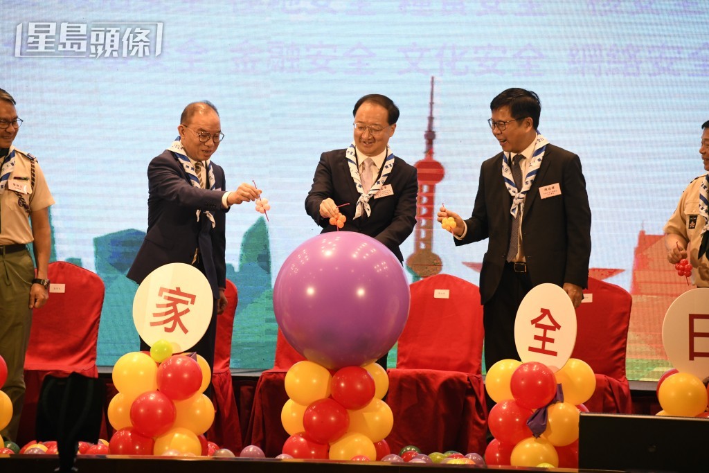 （左二至右）曾國衞、張志華和陳瑞緯等嘉賓主禮。楊偉亨攝
