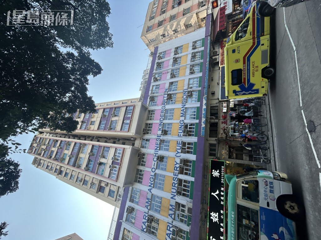 男子在單位內燒炭當場死亡，毋須送院。