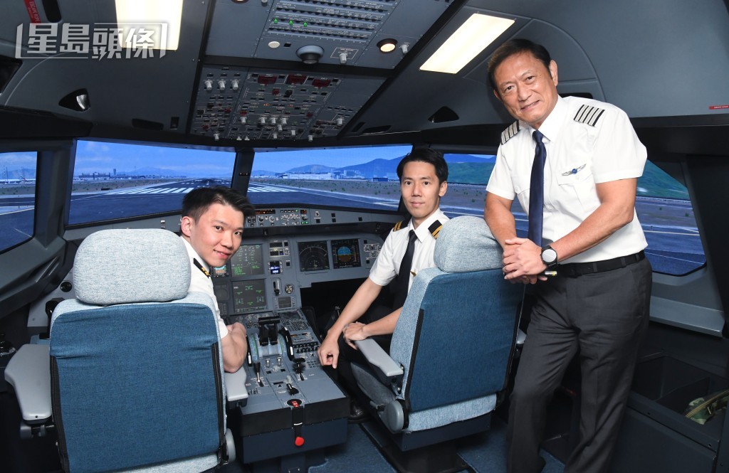 左起：陳永康、鄧俊偉、香港國際航空學院飛行訓練及航空工程培訓中心總監葉欣鴻。