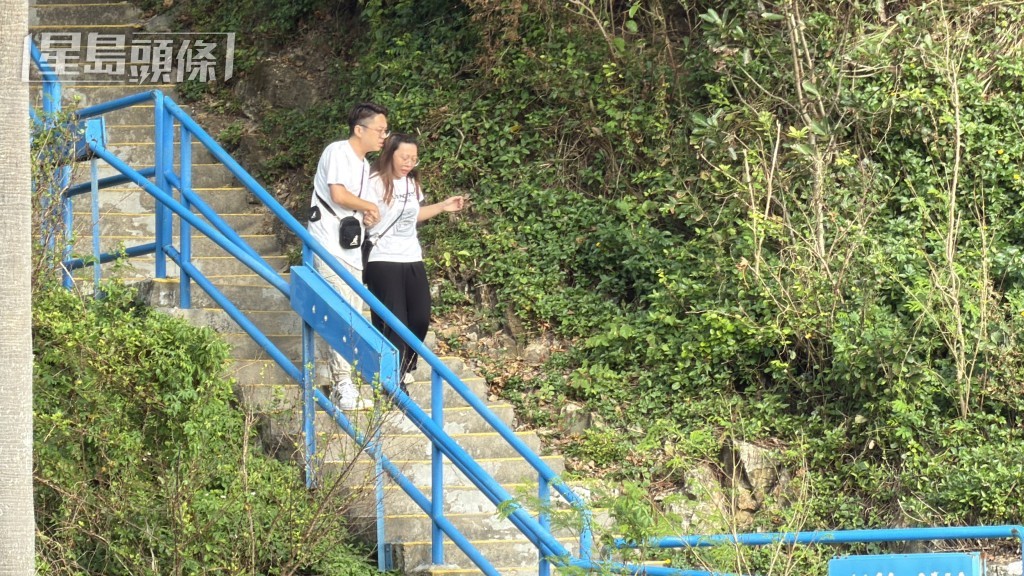 女死者的兩名家屬到場認屍。 女死者的兩名家屬到場認屍。 