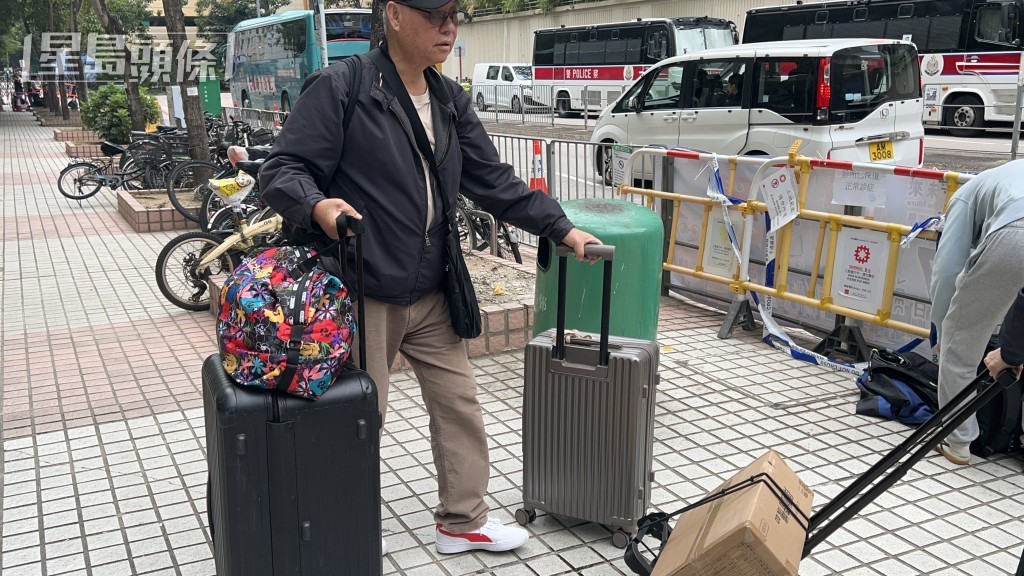 庾先生感慨說：「成間屋都想帶走！」