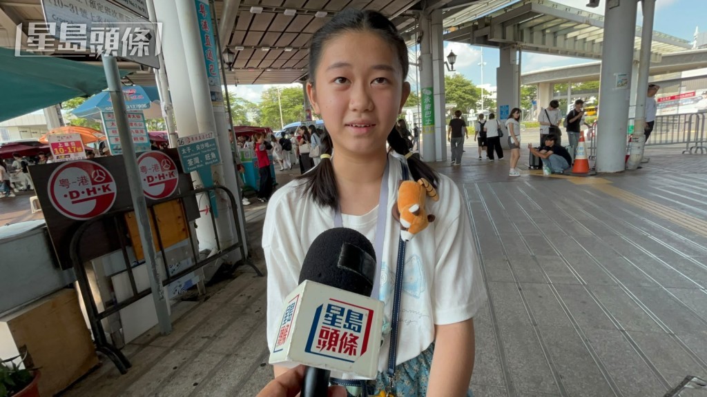 12歲內地少女廖同學指再來港旅遊「好開心」。 12歲內地少女廖同學指再來港旅遊「好開心」。