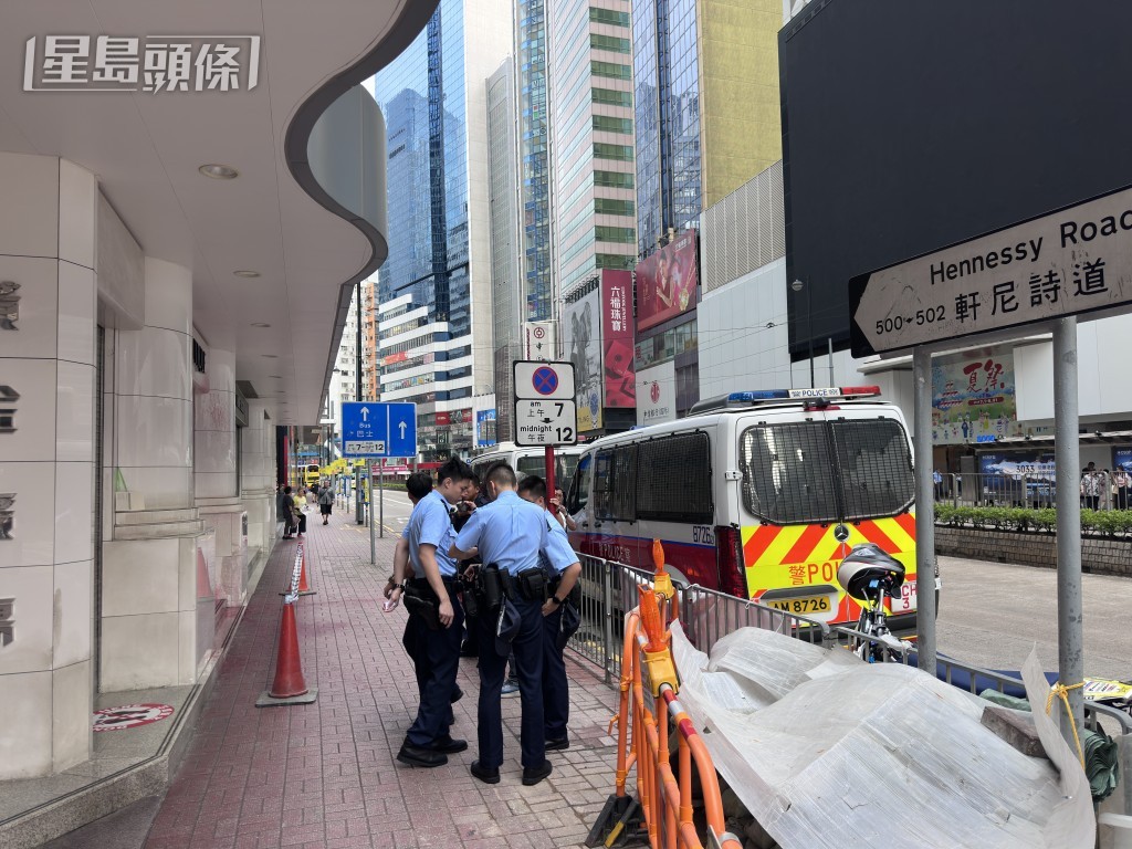 警員在場調查。 警員在場調查。