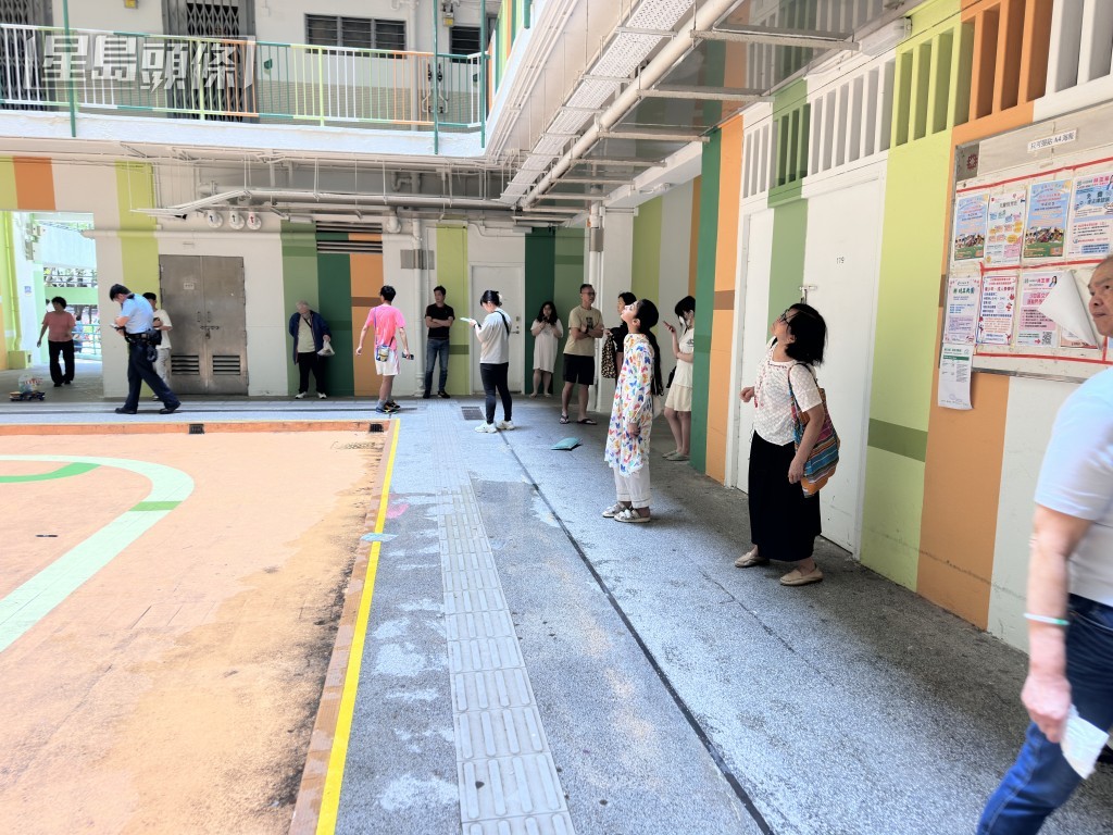 住客需要疏散暫避。梁國峰攝 住客需要疏散暫避。梁國峰攝