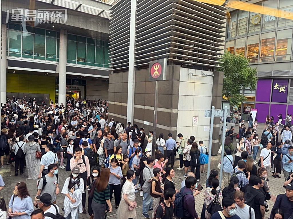 港鐵上周四將軍澳綫在傍晚繁忙時間的事故,影響大批放工的市民。資料圖片 港鐵上周四將軍澳綫在傍晚繁忙時間的事故,影響大批放工的市民。資料圖片