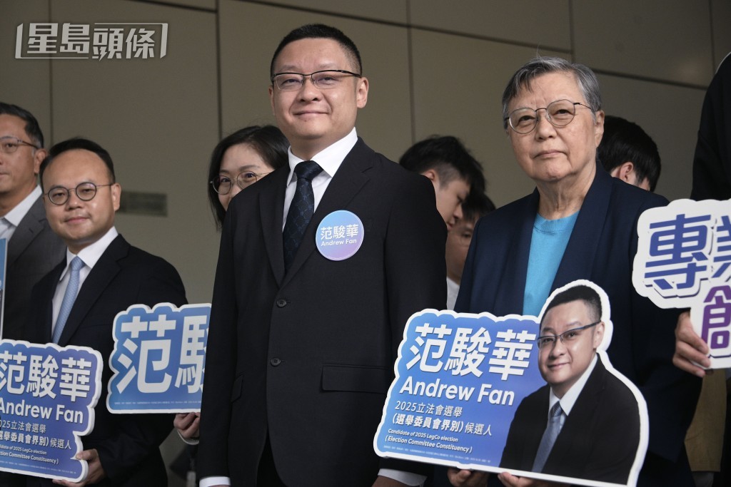 本身是香港棒球總會會長范駿華(右二)長期關注體育發展。 本身是香港棒球總會會長范駿華(右二)長期關注體育發展。