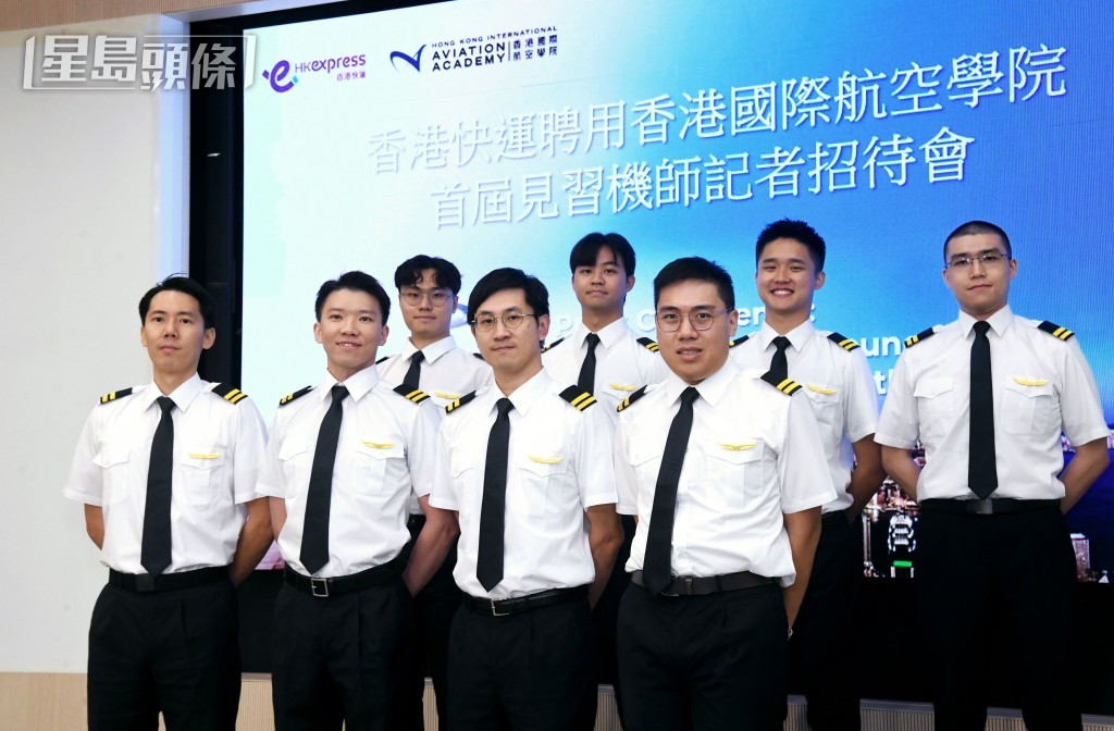 首批完成課程的學員今日獲頒發肩章。