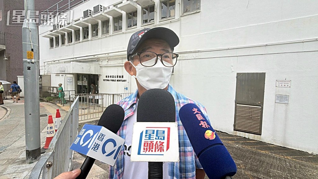 他表示梅媽是吃麥皮期間鯁喉喪命。梁國峰攝 他表示梅媽是吃麥皮期間鯁喉喪命。梁國峰攝
