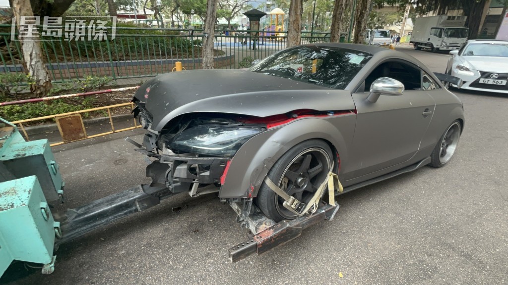 Audi 失事損毀。楊偉亨攝 Audi 失事損毀。楊偉亨攝