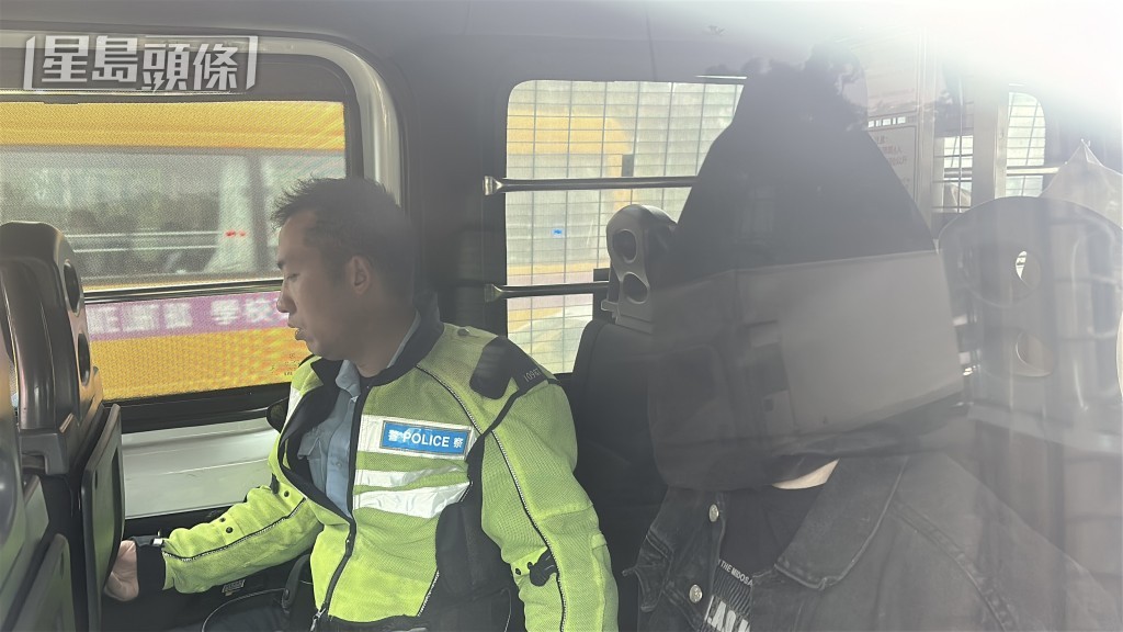 寶馬車上男司機及女乘客被制服。