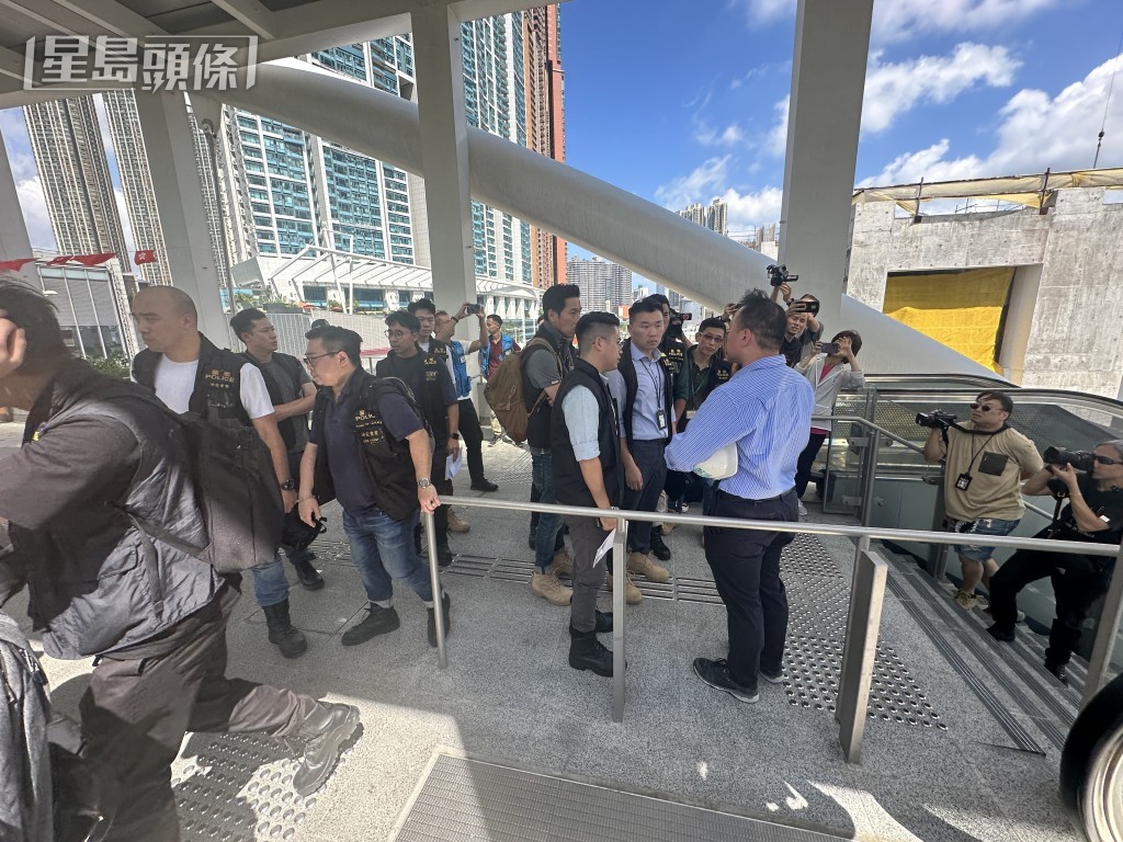 油尖重案組探員接手調查。梁國峰攝 油尖重案組探員接手調查。梁國峰攝