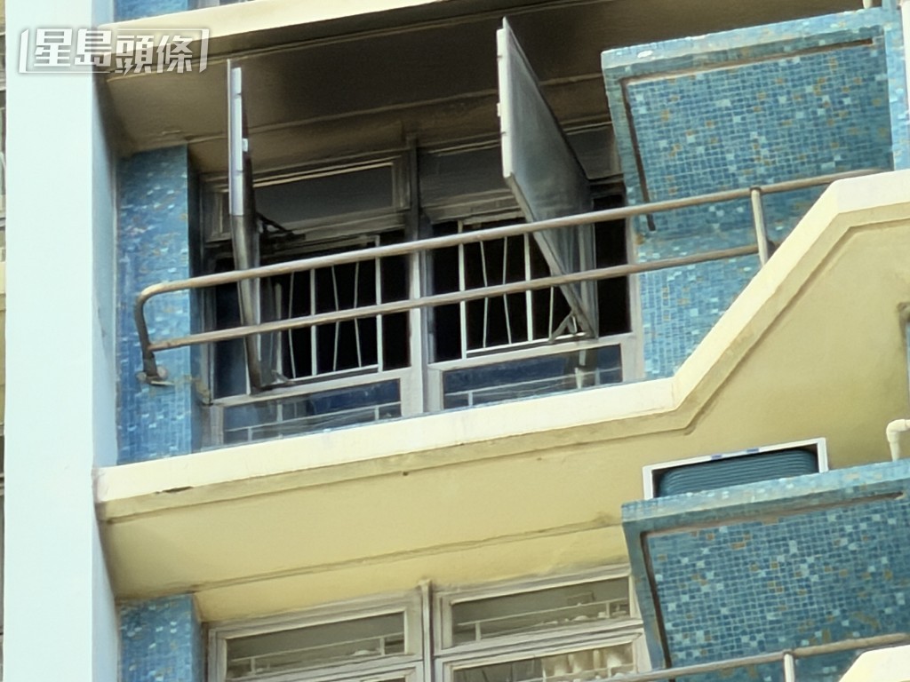 涉事單位窗戶熏黑。梁國峰攝