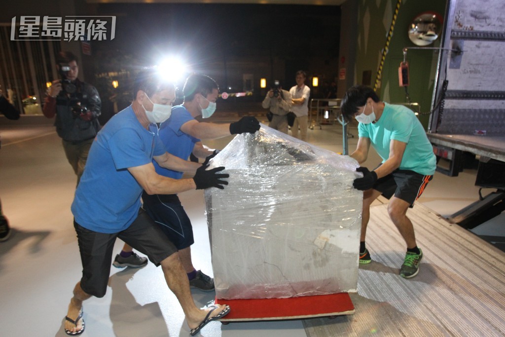 案件被揭發後,用作藏屍的石棺被移走。資料圖片 案件被揭發後,用作藏屍的石棺被移走。資料圖片