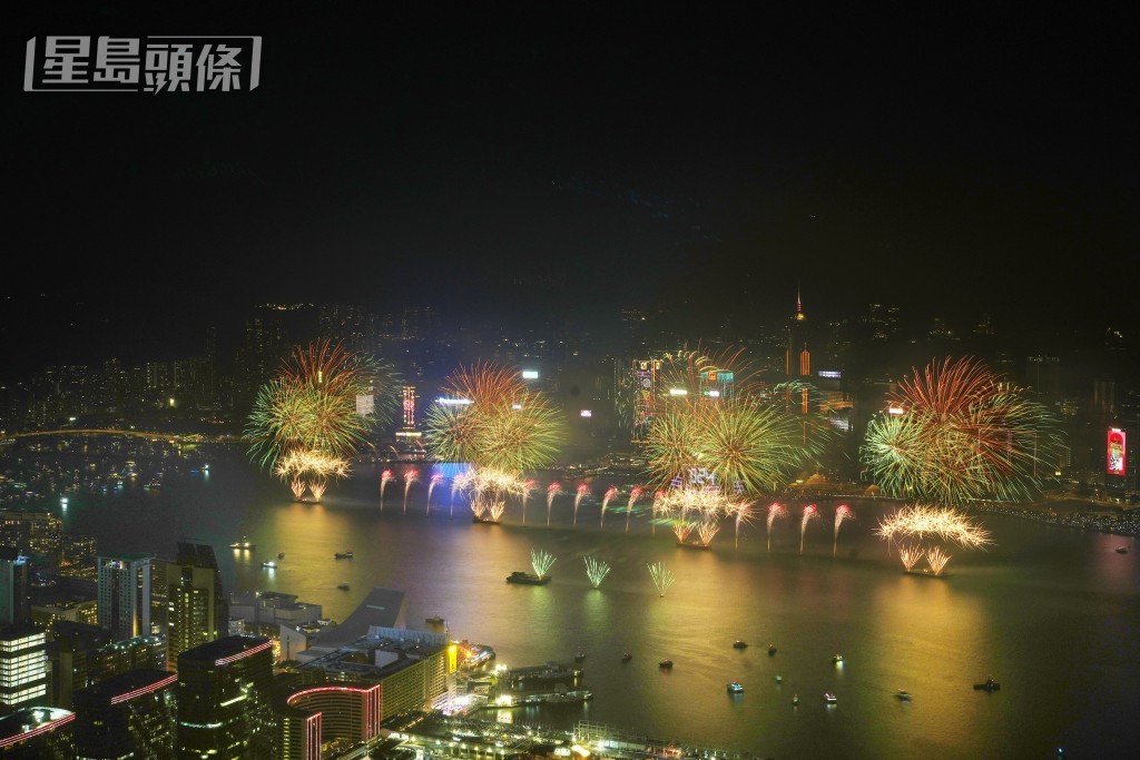 「香港跨年倒數」煙花音樂匯演。劉駿軒攝 「香港跨年倒數」煙花音樂匯演。劉駿軒攝