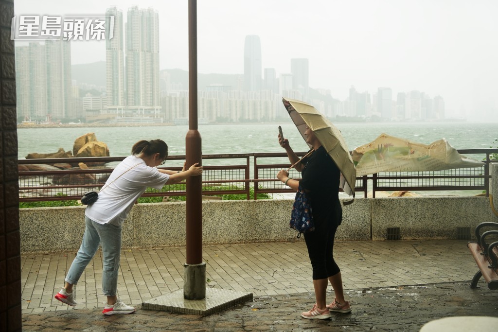 預計到今晚至明早會轉吹東風，屆時東面的杏花邨及鯉魚門等一帶會感覺風力會較大。資料圖片