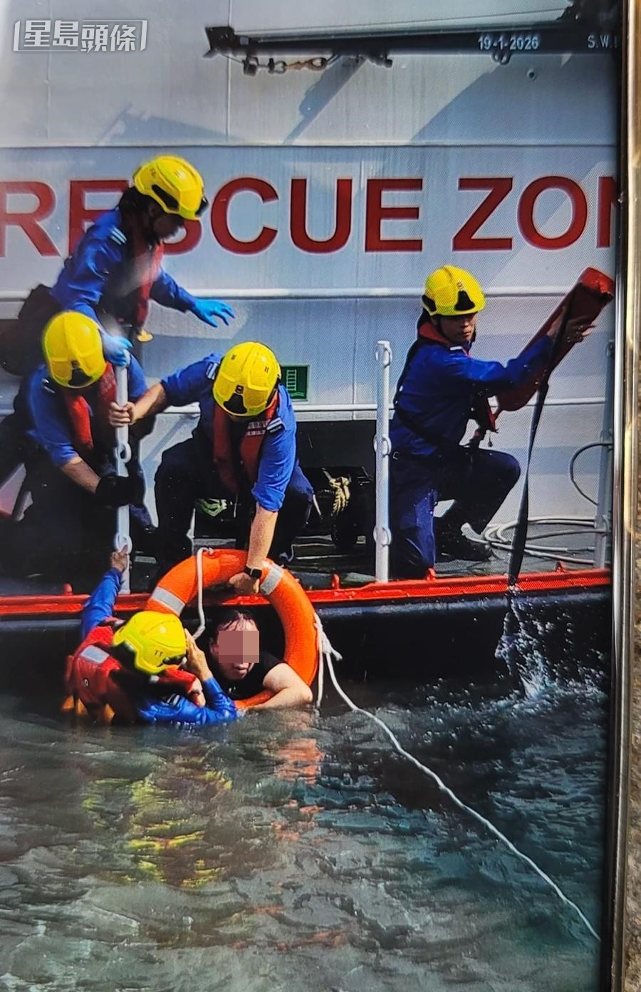 堕海男子获救,清醒送院。读者提供图片 堕海男子获救,清醒送院。读者提供图片