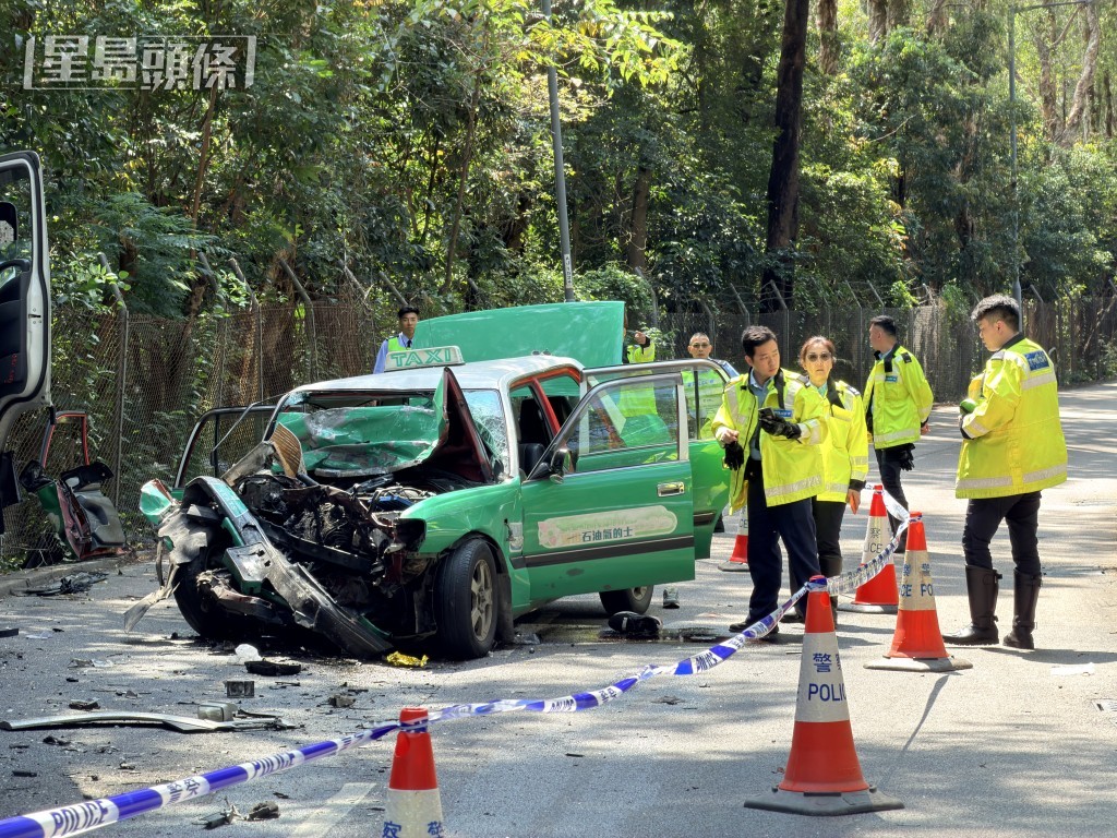 大批警員在場調查。