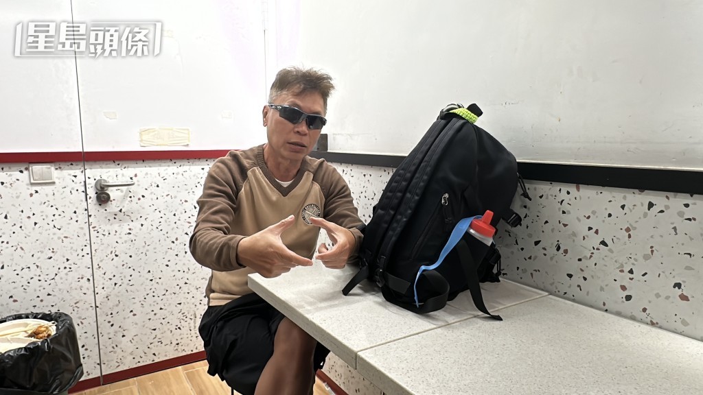 食客黃先生對尋回失龜表示開心，形容龜隻由餐廳老闆飼養約2年，有手掌般大小。