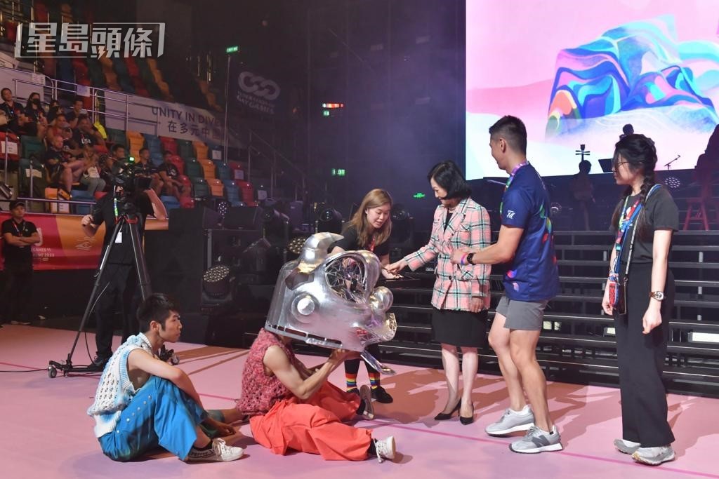 因担任主礼嘉宾而被狙击的行政会议召集人叶刘淑仪表示，运动会在香港举行，证明香港的多元、包容和团结。陈极彰摄