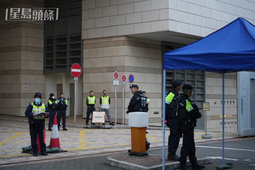 法院主要車輛入口通道的情況。吳艷玲攝 法院主要車輛入口通道的情況。吳艷玲攝