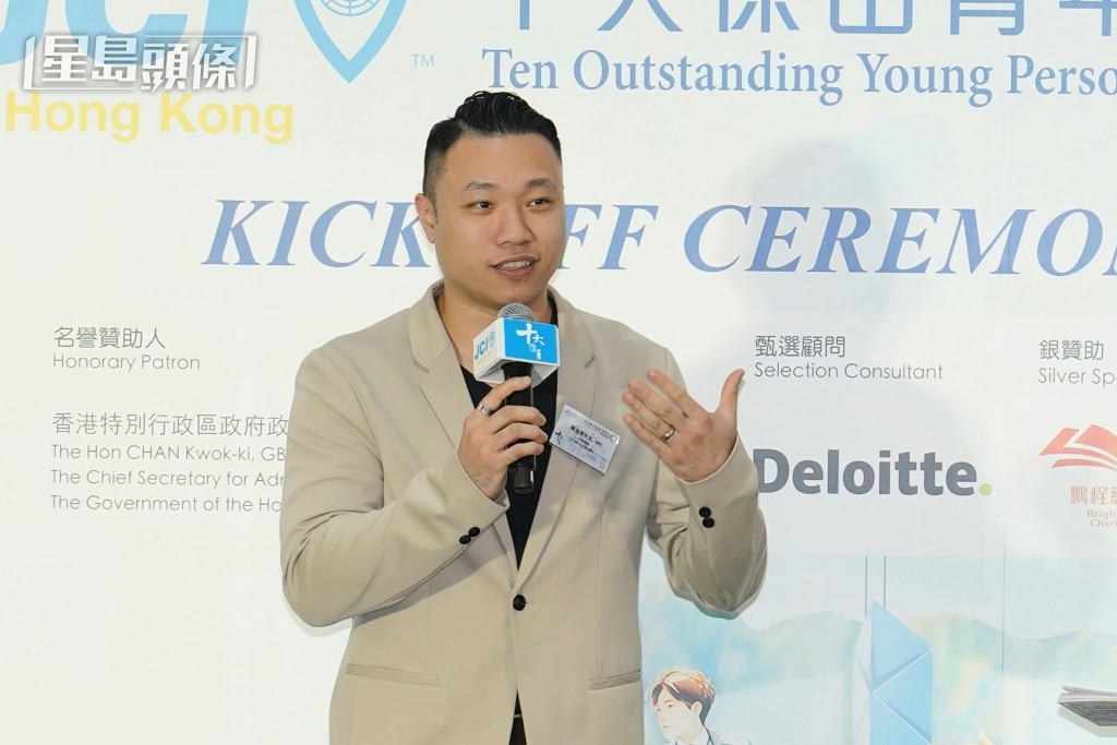 輪椅羽毛球運動員陳浩源從巴林賽回港後分享賽果。葉偉豪攝 輪椅羽毛球運動員陳浩源從巴林賽回港後分享賽果。葉偉豪攝