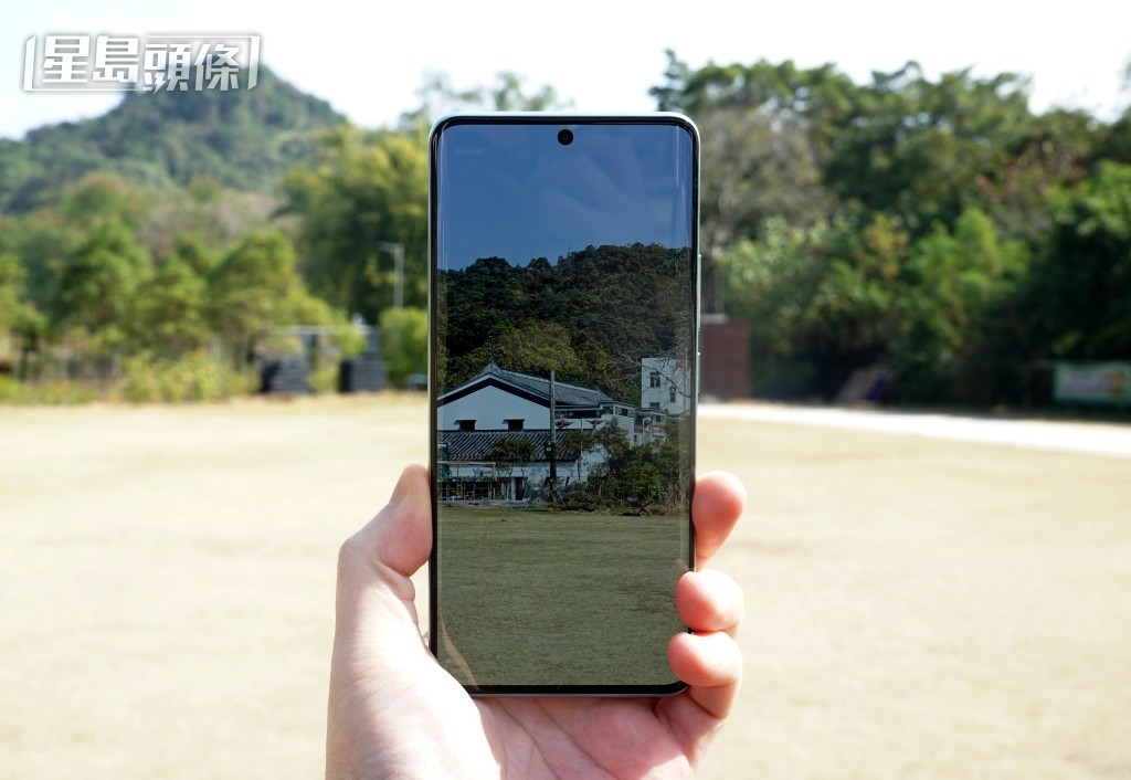 Redmi Note 14 Pro+配備6.67吋AMOLED曲芒，峰值亮度增至3,000nits，日光下畫面非常清晰。