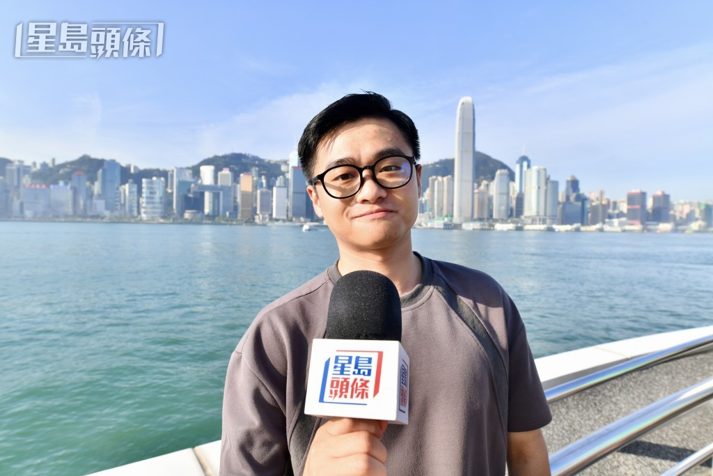 北京何先生今早6時許到埗。盧江球攝