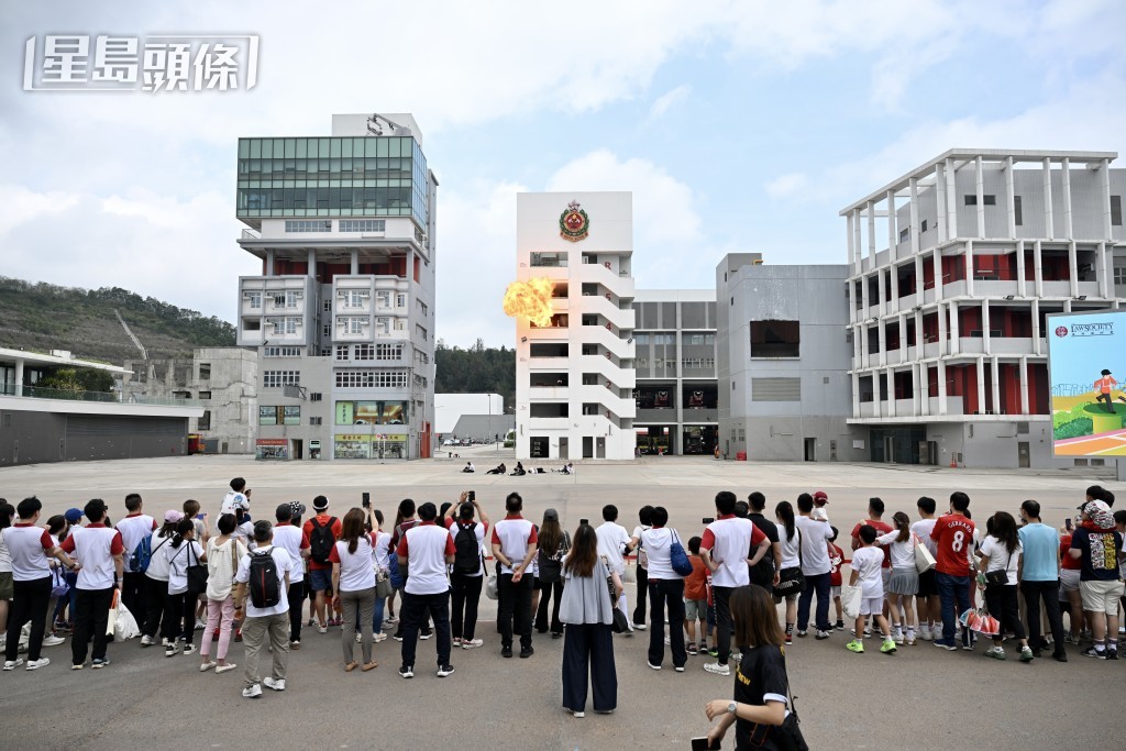 現場安排了一系列以消防為主題的參觀體驗活動。劉駿軒攝 現場安排了一系列以消防為主題的參觀體驗活動。劉駿軒攝