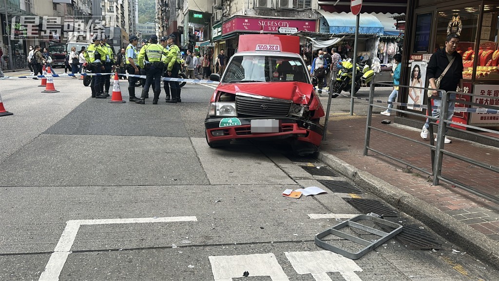 警員拉起封鎖線。