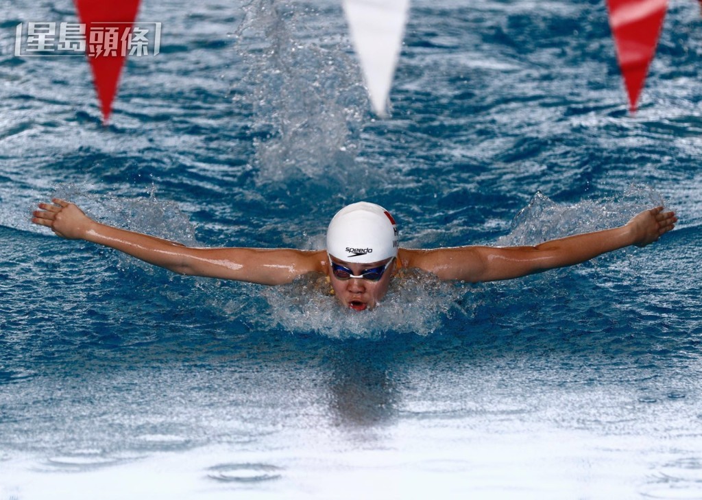 见习督察黄钰茵于2016年参加第五届亚洲中学生游泳锦标赛。