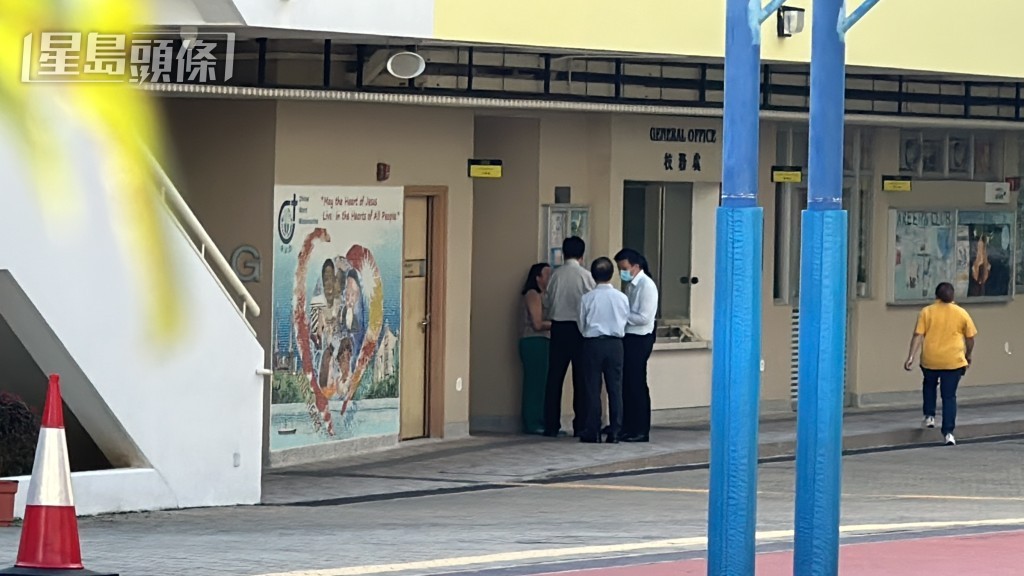 聖言中學有男學生疑由高處墮下，當場不治。劉漢權攝