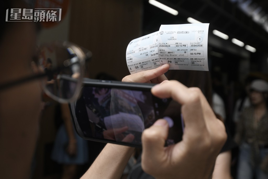今日戲飛劃一售30元，吸引大批市民入場睇戲。