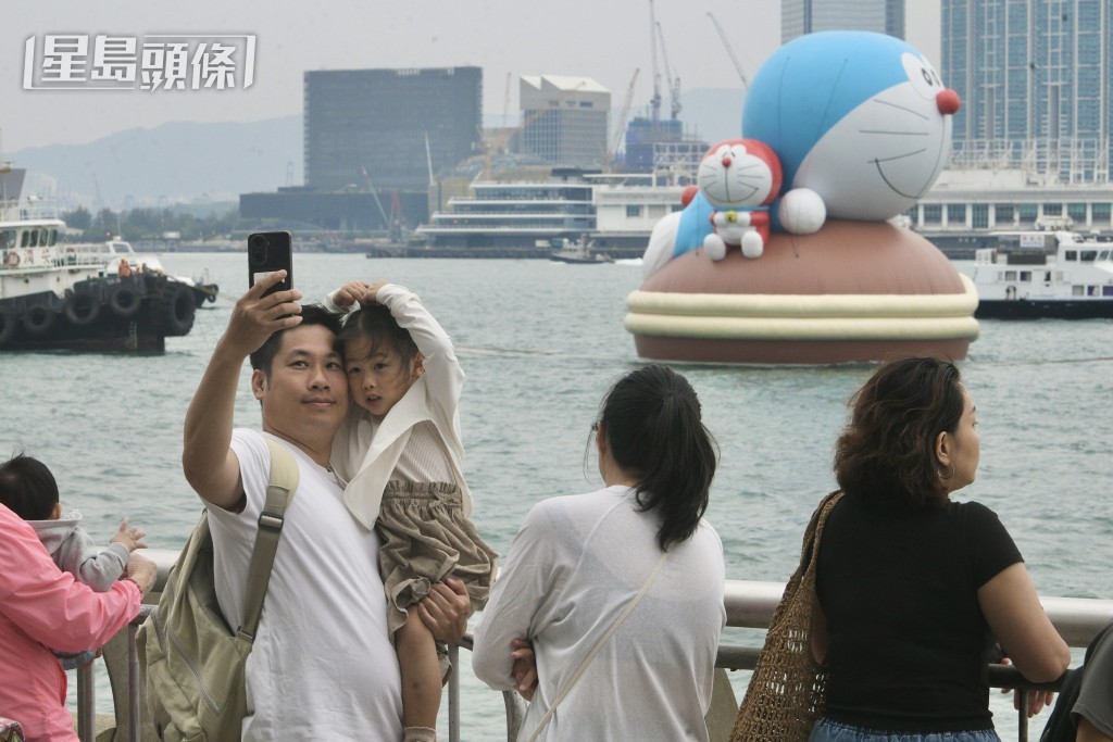 市民趁活動最後一日到場打卡。 市民趁活動最後一日到場打卡。