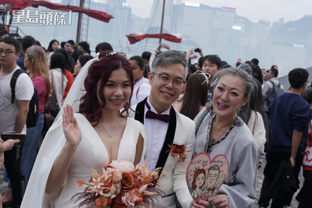 有新人特意選擇在今年舉辦婚禮。歐樂年攝 有新人特意選擇在今年舉辦婚禮。歐樂年攝