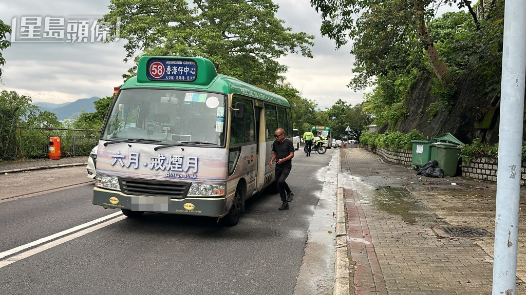 小巴司機在場協助調查。梁國峰攝