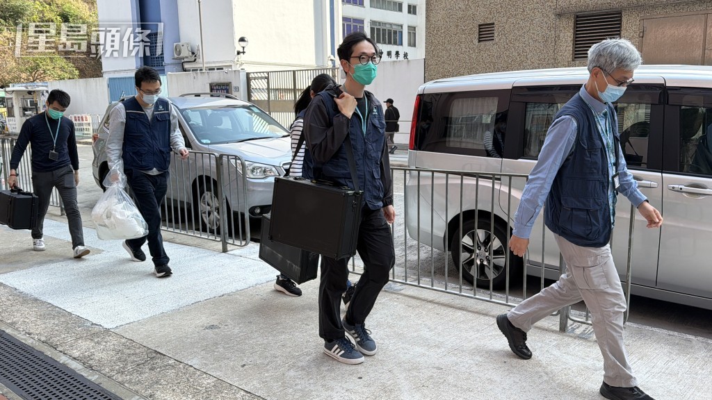 政府化驗師到場。