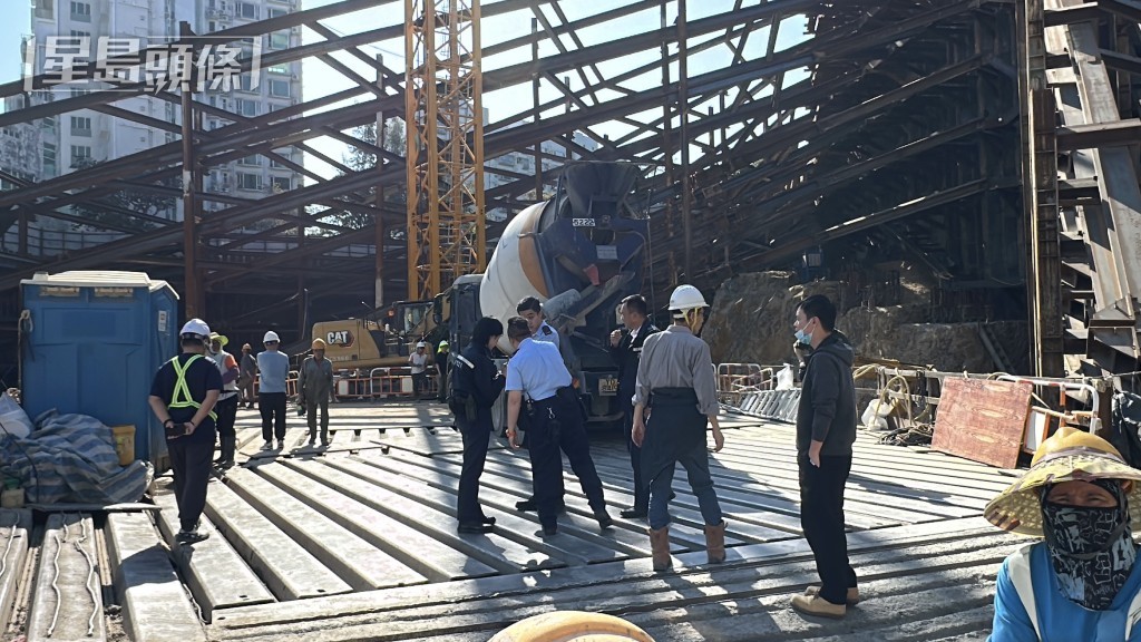 警方在場調查意外原因。