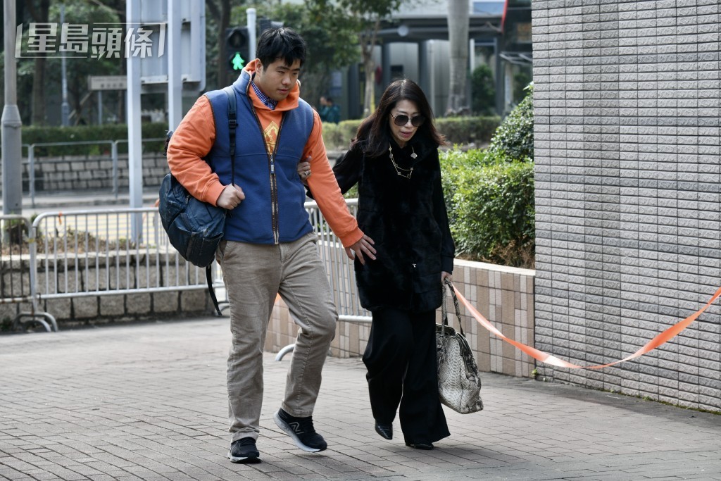 黎智英妻兒。盧江球攝 黎智英妻兒。盧江球攝