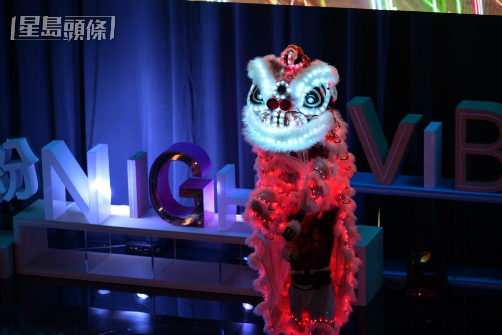 香港夜繽紛啟禮使用醒獅為表演節目。陳極彰攝