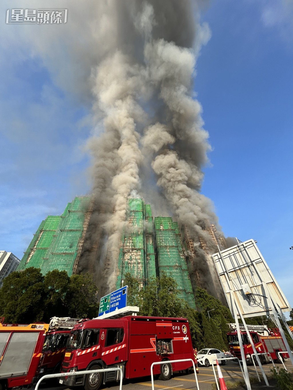 大火至今仍未救熄。曾志恆攝