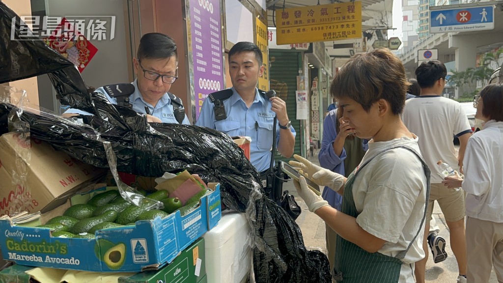 警员到场调查。梁国峰摄