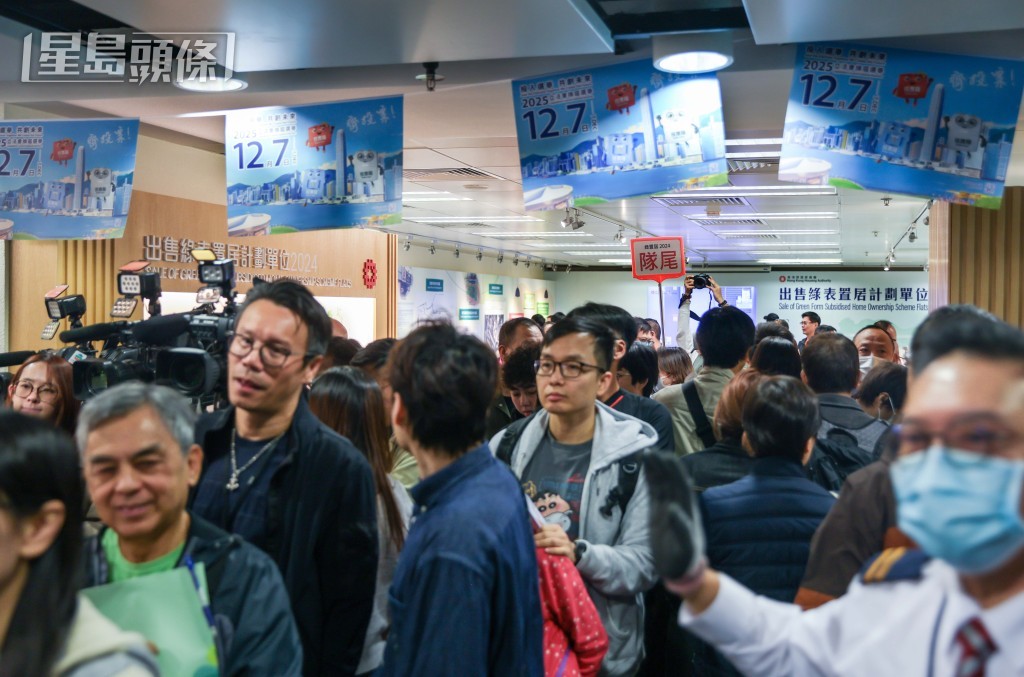 今早辦事處一度人頭湧湧，水洩不通。