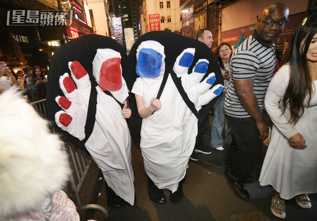 拖鞋都到場。 拖鞋都到場。