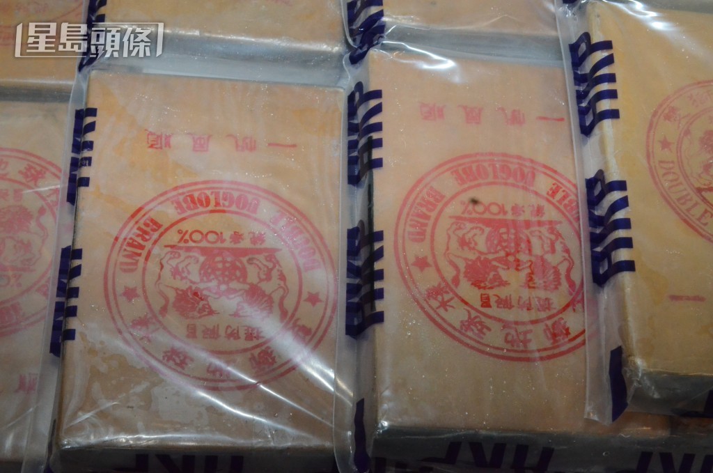 有人自爆更驚險經歷——「前年喺大陸 陽江出船釣魚,喺遠海度見到個大木箱 ,船長用繩拉喺船邊開箱,開咗個角仔 ,見到兩隻獅子企喺地球兩邊,嚇到佢 剪繩飛返埋岸」。資料圖片 有人自爆更驚險經歷——「前年喺大陸 陽江出船釣魚,喺遠海度見到個大木箱 ,船長用繩拉喺船邊開箱,開咗個角仔 ,見到兩隻獅子企喺地球兩邊,嚇到佢 剪繩飛返埋岸」。資料圖片
