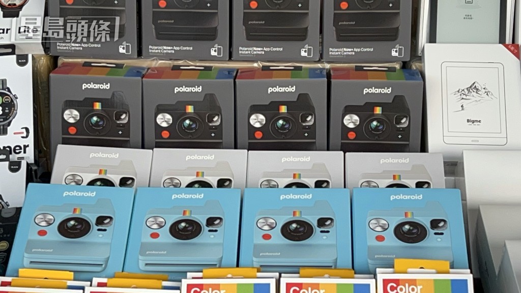 走私貨亦涉及相機。 走私貨亦涉及相機。