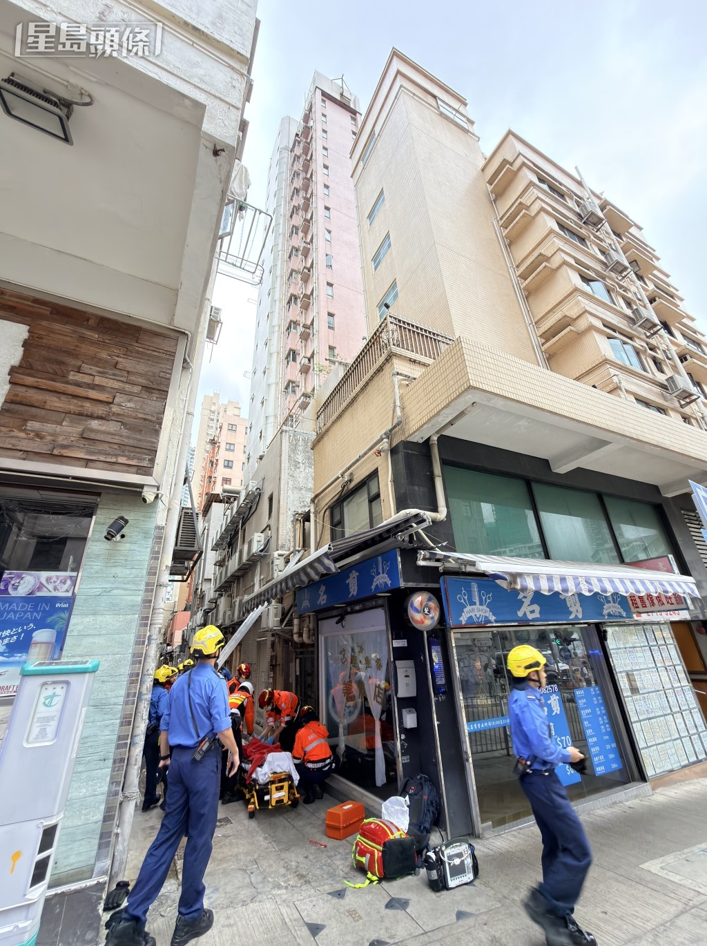 老翁獲救送院。梁國峰攝