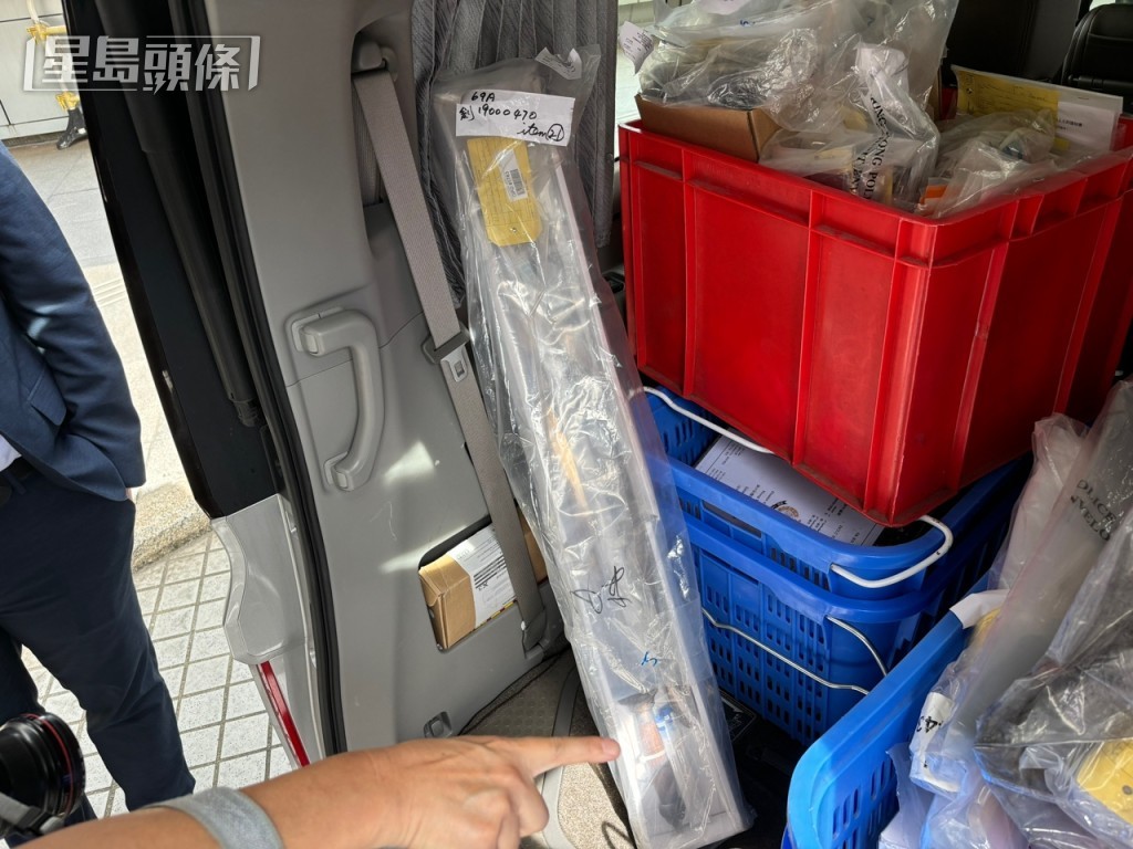 涉案劍具。 涉案劍具。