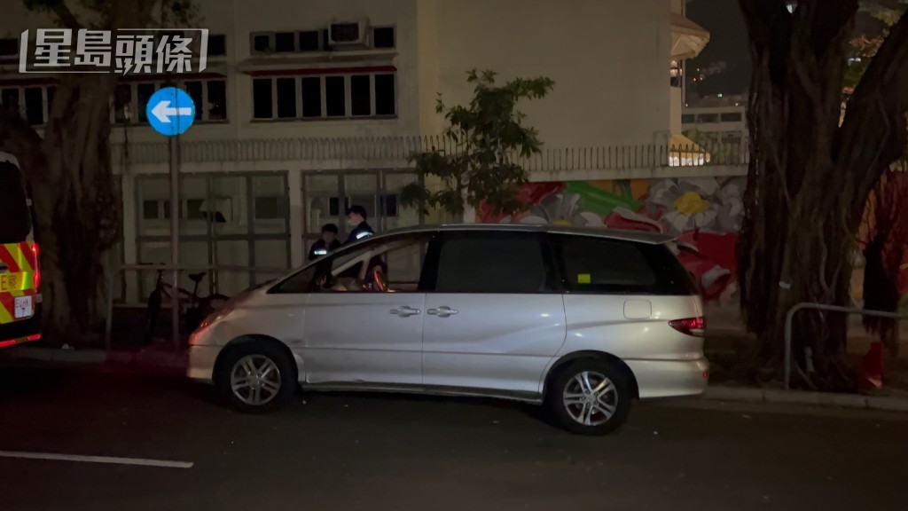 警方於車上檢獲少量毒品。蔡楚輝攝 警方於車上檢獲少量毒品。蔡楚輝攝