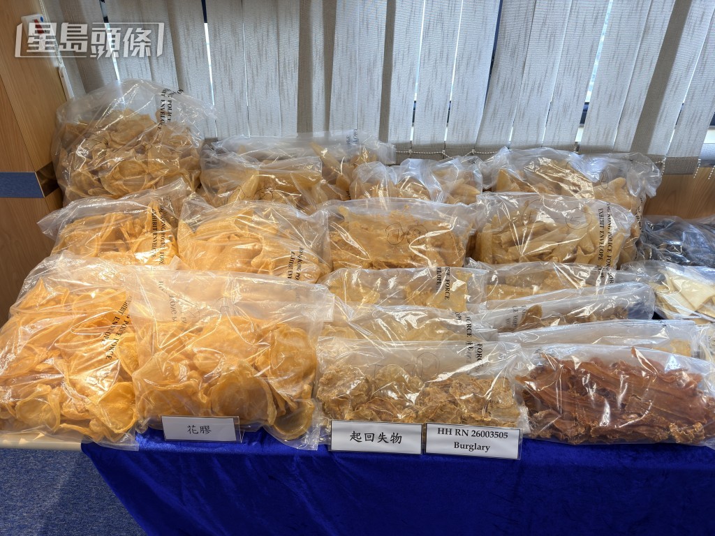 警方起回的鮑參翅肚等貴價食材。 警方起回的鮑參翅肚等貴價食材。