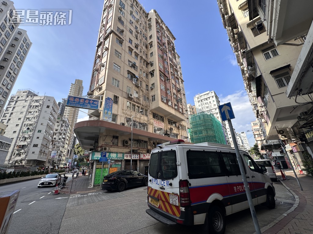 警方接報到場。 警方接報到場。